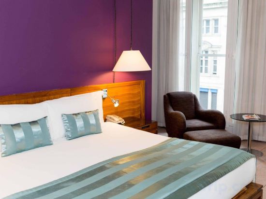 Фото The Trafalgar St. James London, Curio Collection by Hilton