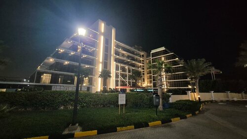 Внешний вид отеля Th8 Palm Dubai Beach Resort by IHG Dubai в Пальме Джумейре, фото 5