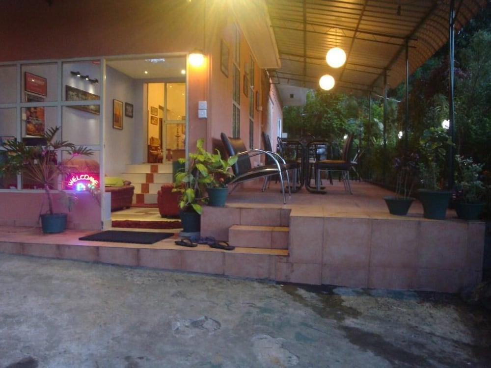 Фото Days Inn Kandy