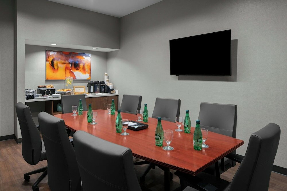 Фото Courtyard by Marriott Los Angeles Burbank Airport