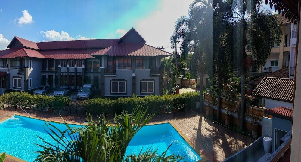 Фото отеля 2