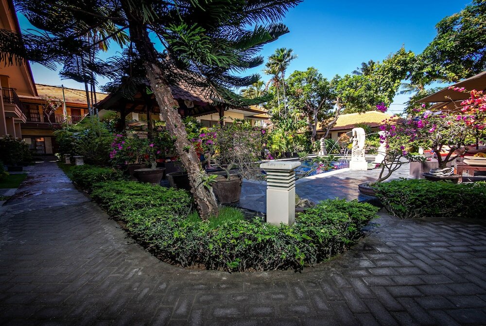 Фото Yulia Beach Inn Kuta