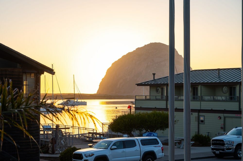 Фото 456 Embarcadero Inn & Suites