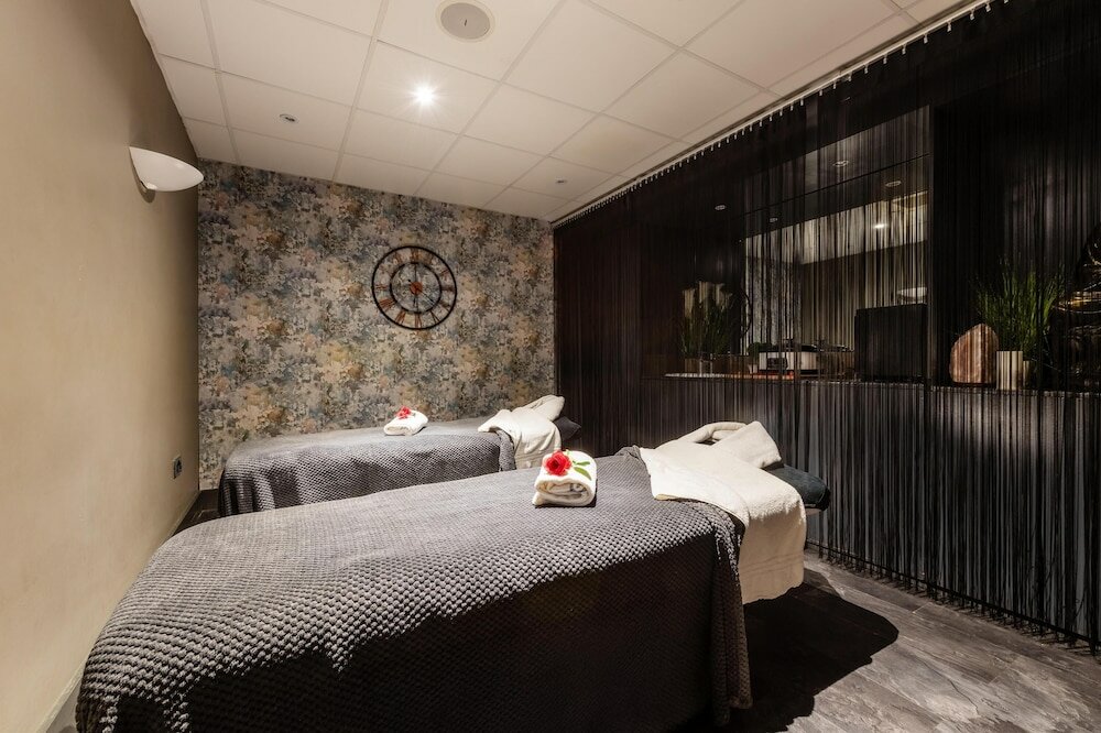 Фото Radisson Hotel Manchester City Centre, A Verified Net Zero Hotel