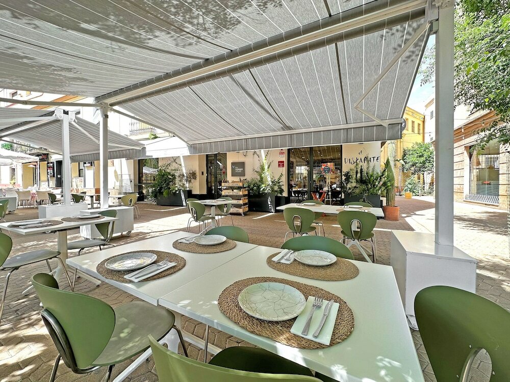 Фото The Corner House