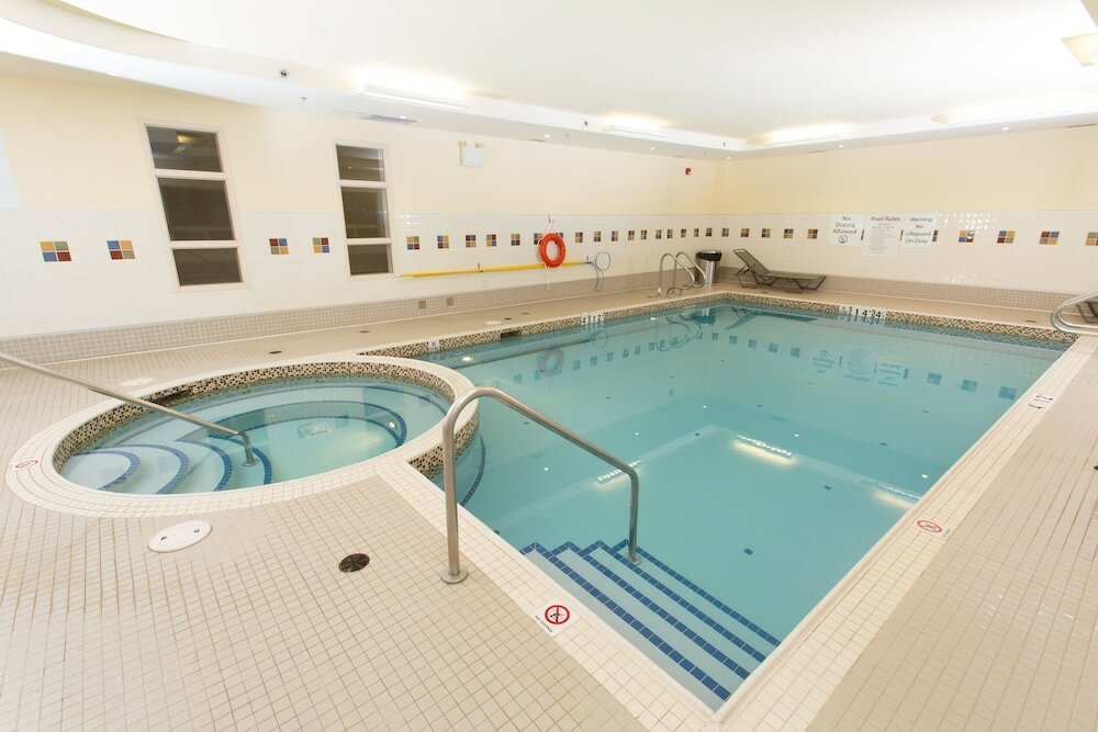 Фото Holiday Inn Hotel & Suites Lloydminster