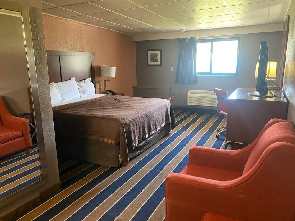 Фото Economy Inn North Randall