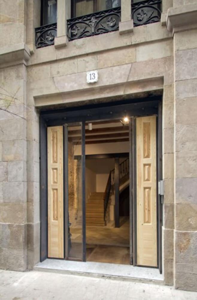 Фото Som Nit Born