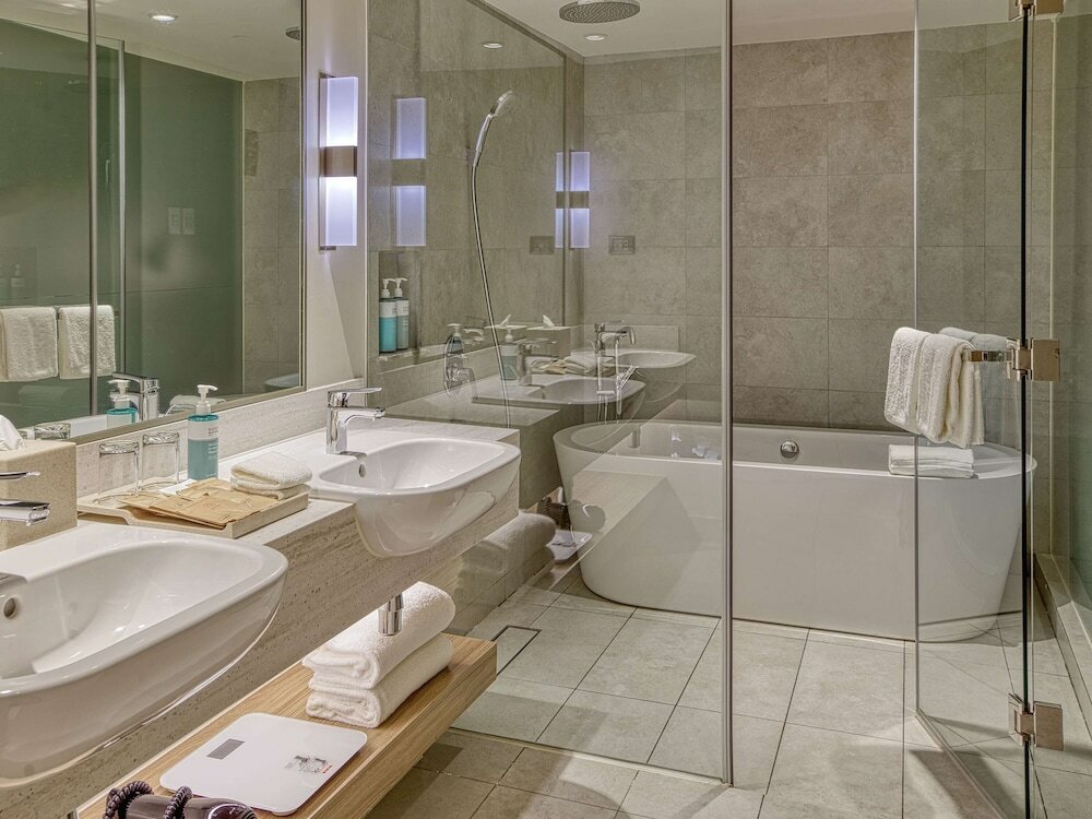 Фото Novotel Suites Manila at Acqua