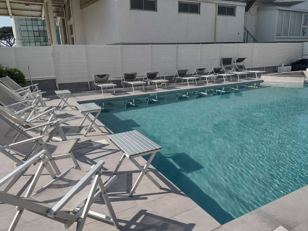 Фото Ferretti Beach Hotel