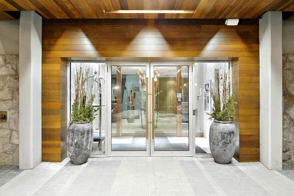 Фото The James Hotel