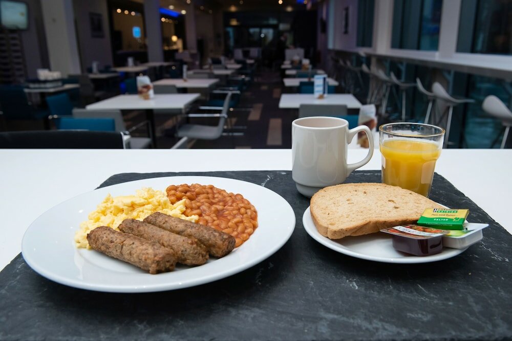 Фото Holiday Inn Express Manchester City Centre - Arena