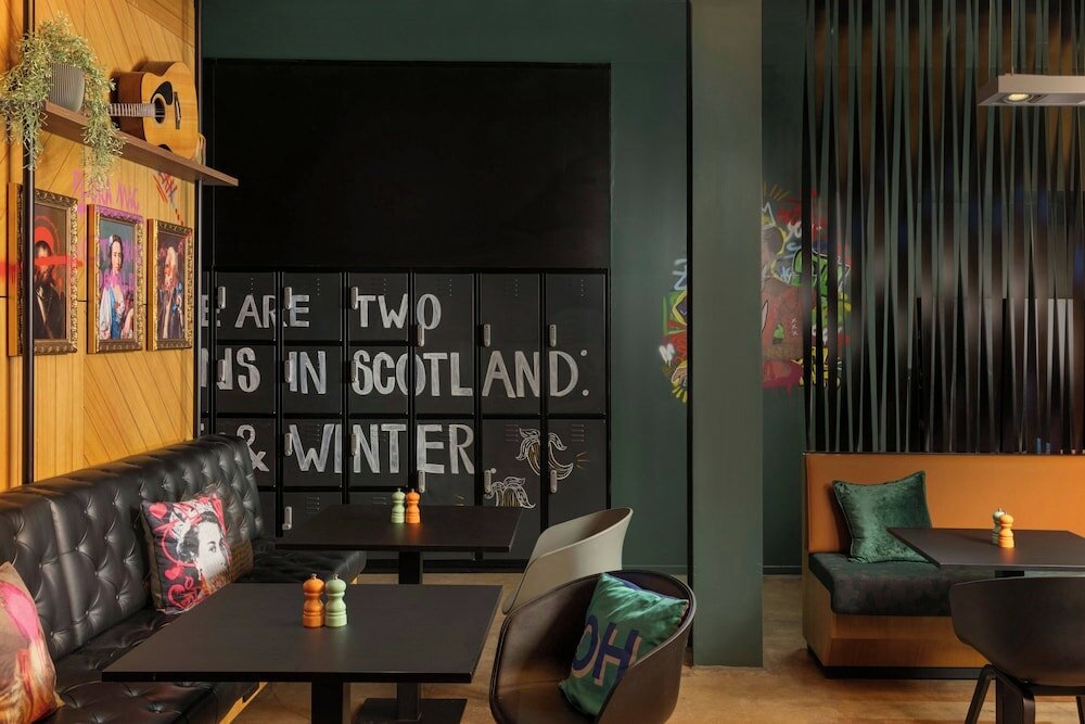 Фото Moxy Glasgow Merchant City