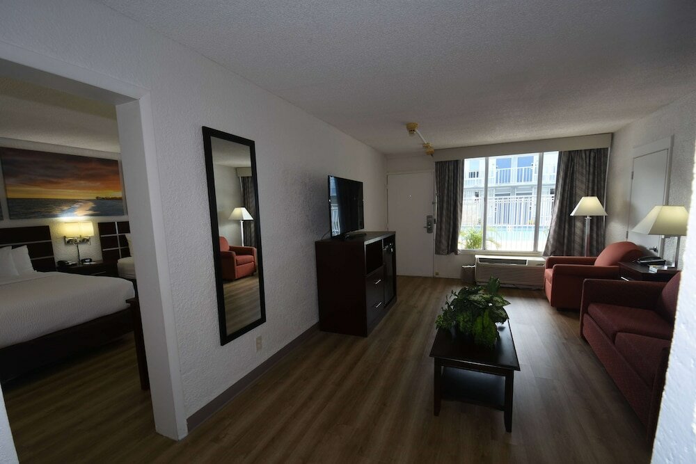 Фото Days Inn by Wyndham Stuart