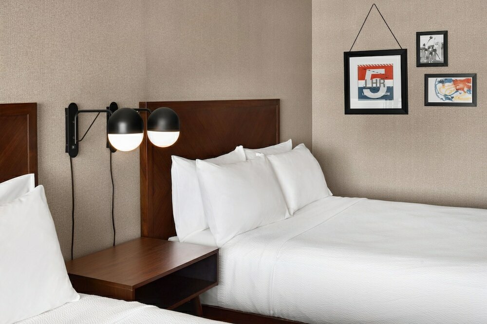 Фото Four Points by Sheraton Edmonton South