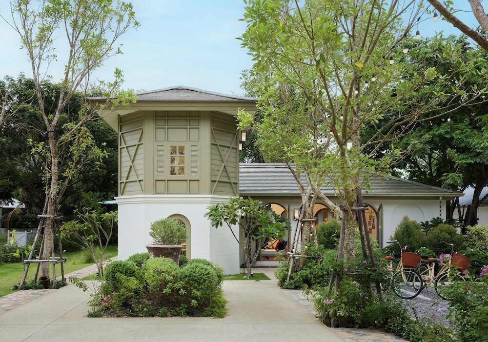 Фото Charras Bhawan Hotel and Residences