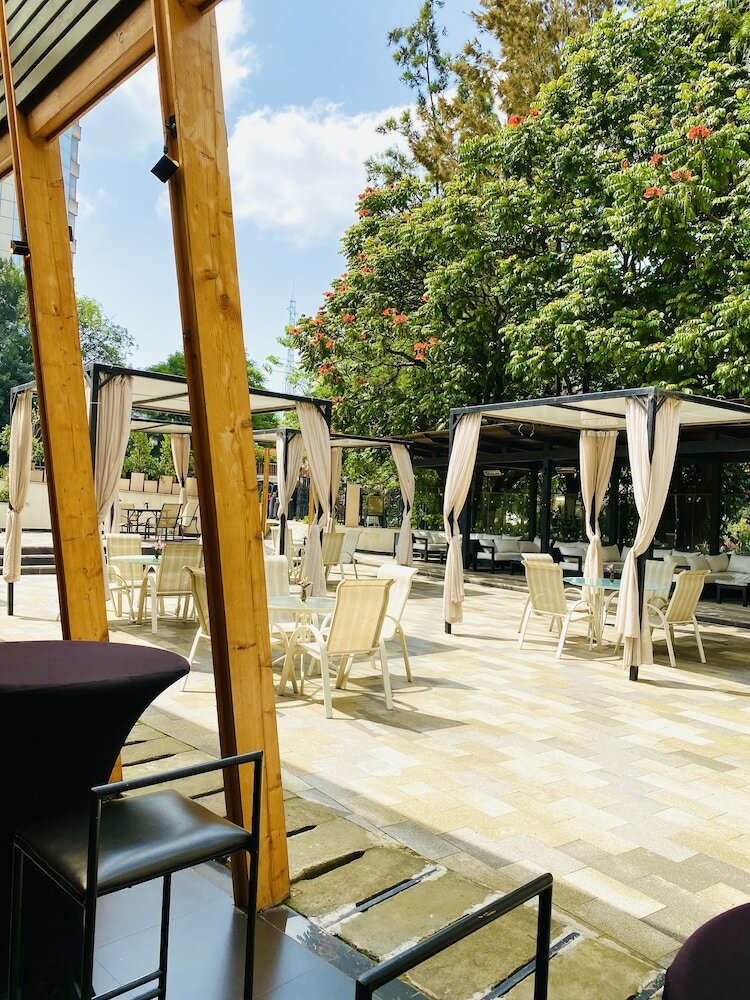 Фото De Leopol Hotel