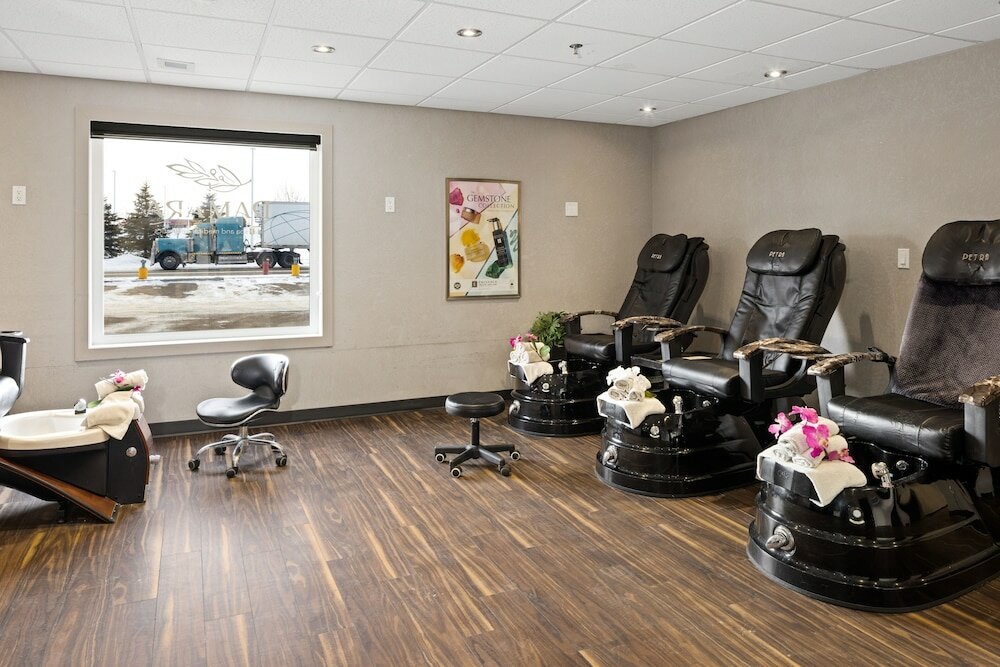 Фото Home Inn & Suites Swift Current