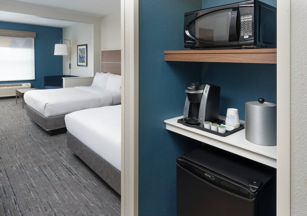 Фото Holiday Inn Express & Suites Orlando International Airport