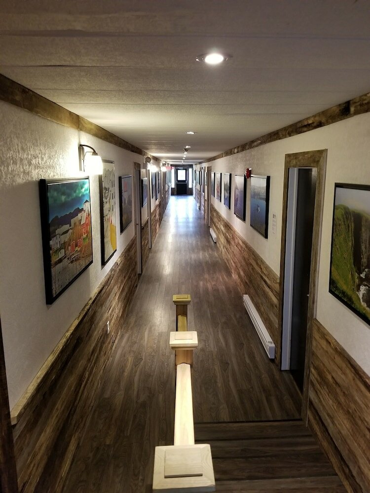 Фото Edge of the Avalon Inn