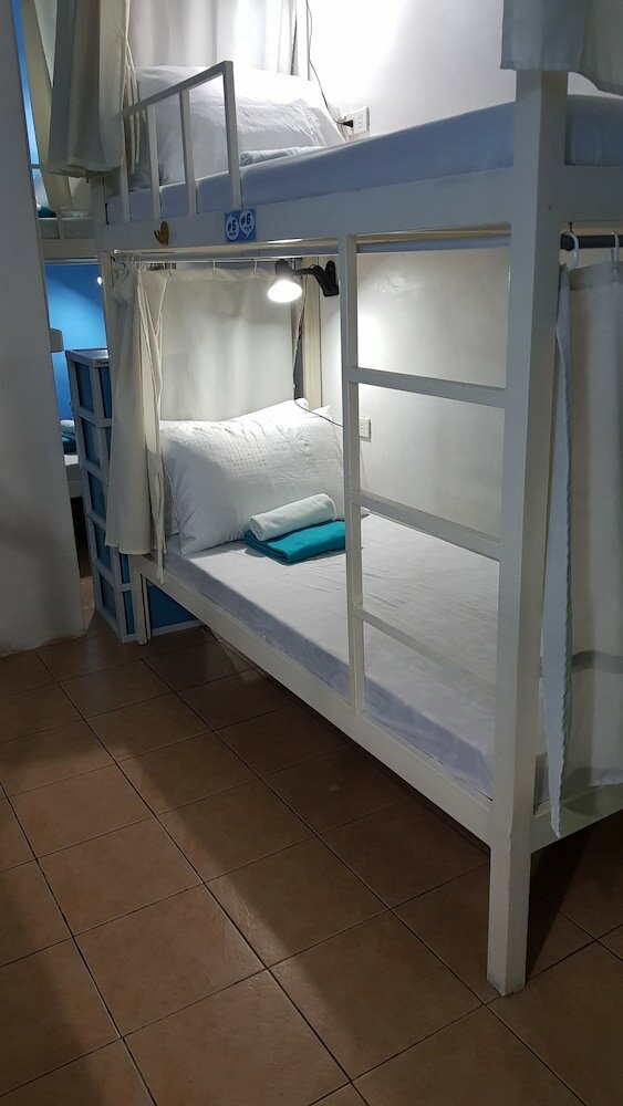 Фото Crossroads Hostel Manila