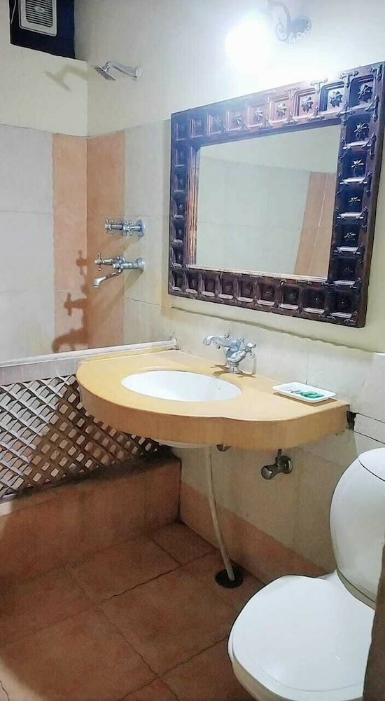 Фото Hotel Sajjan Niwas