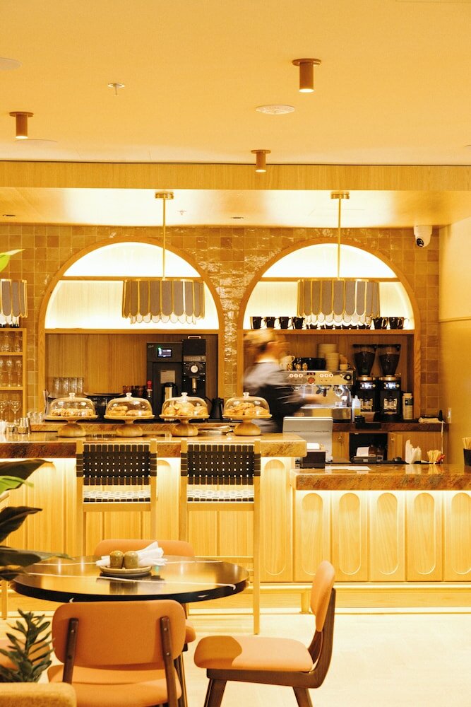 Фото Strathcona Hotel