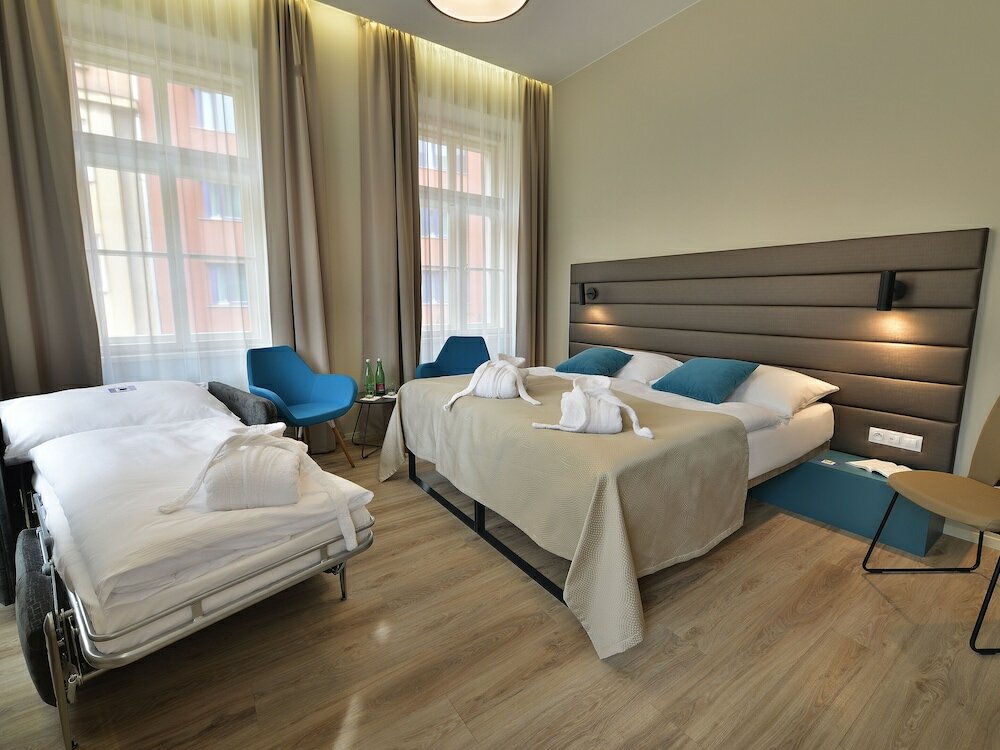 Фото EA Hotel New Town