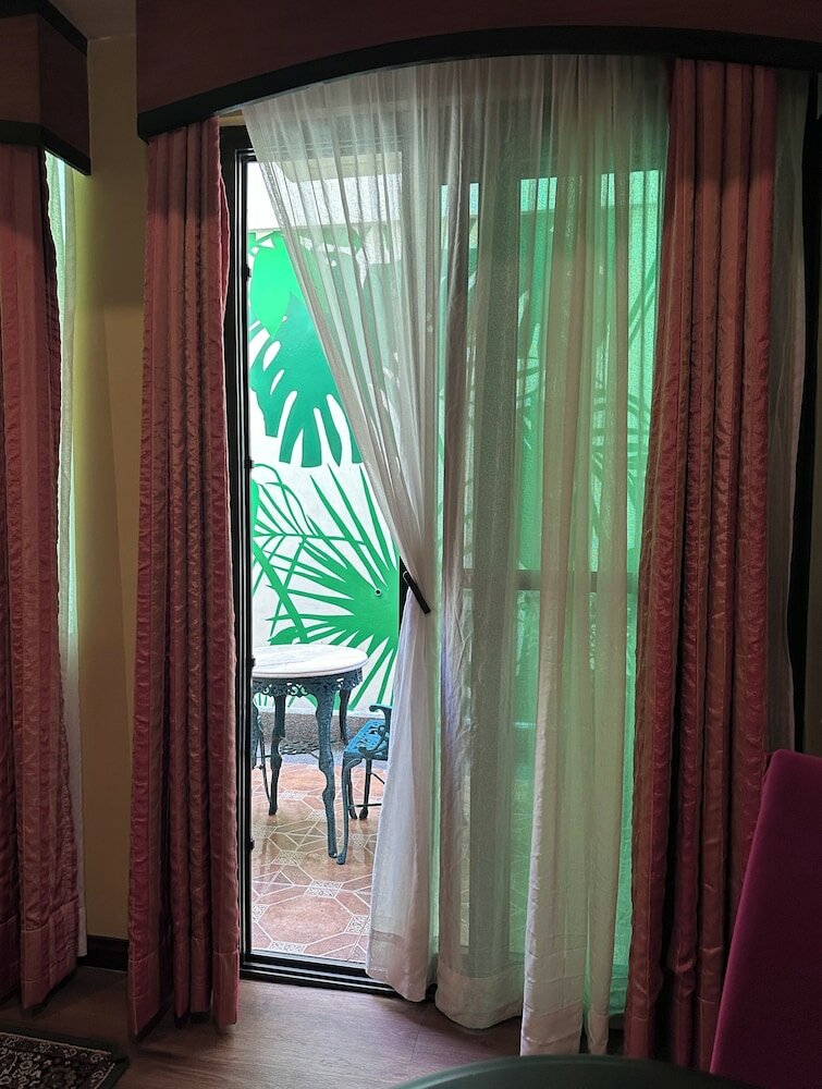 Фото Lee Boutique Hotel Tagaytay