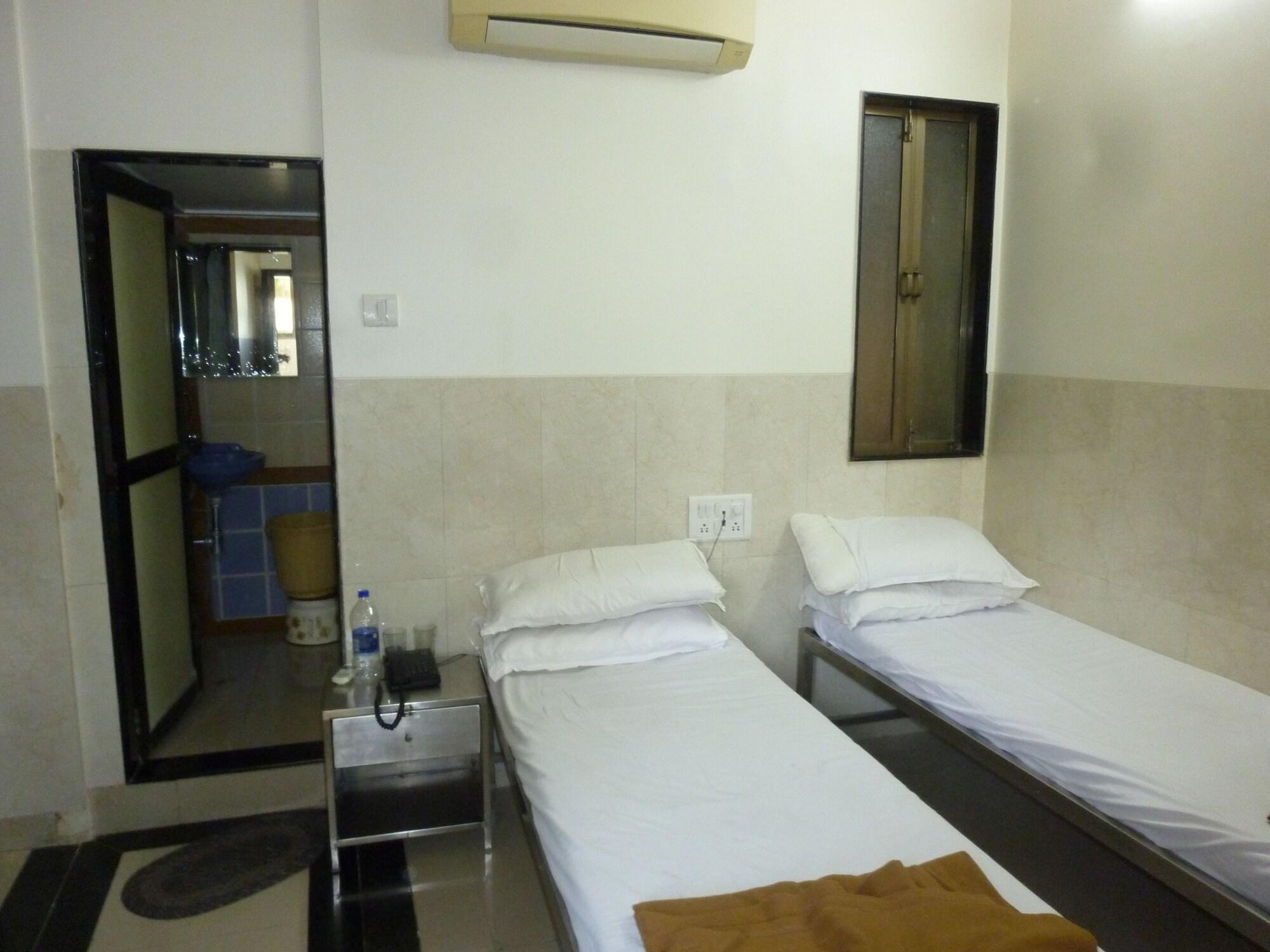 Фото Basera Hotel