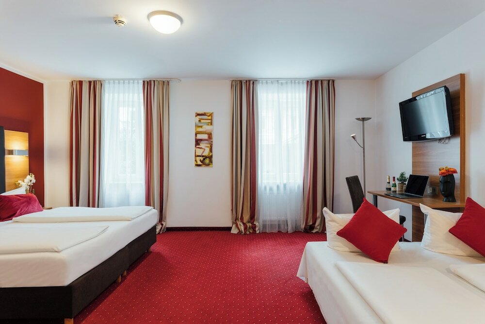 Фото отеля 2