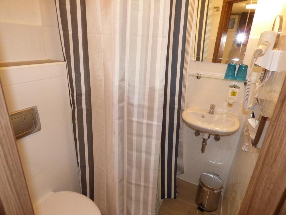 Фото Art Inn Hotel Dinslaken