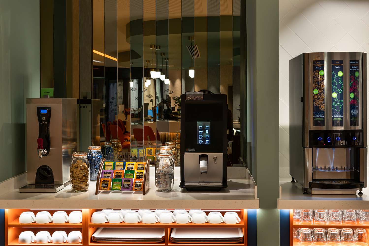 Фото Hampton by Hilton Torquay