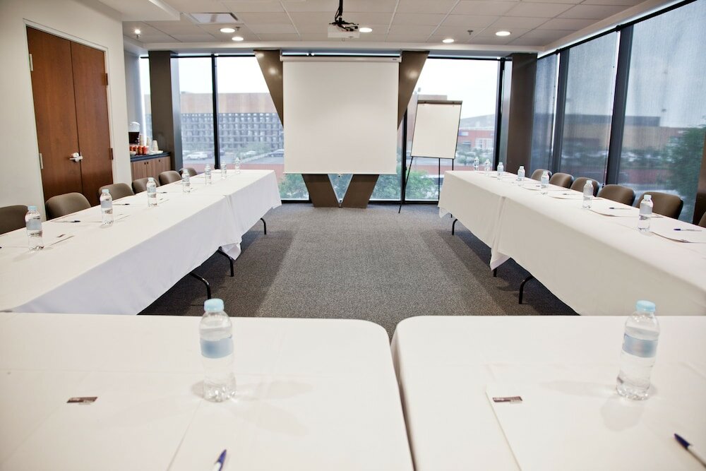 Фото City Express Plus Satelite