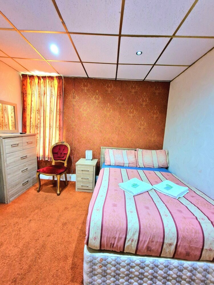 Фото The Albany Hotel