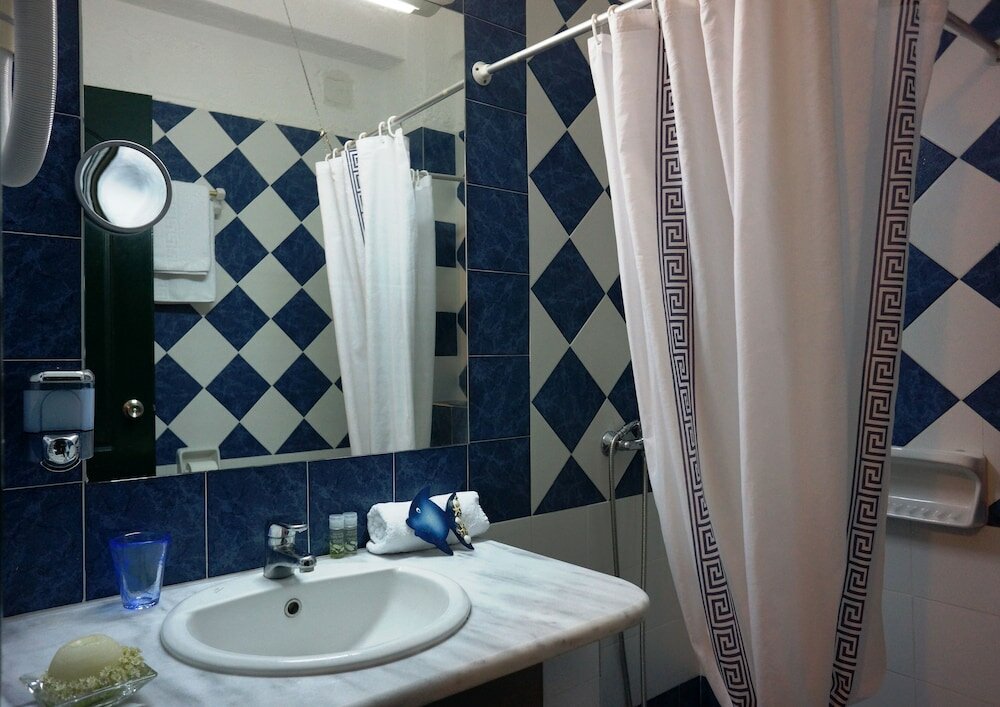 Фото Cavos Bay Hotel and Studios