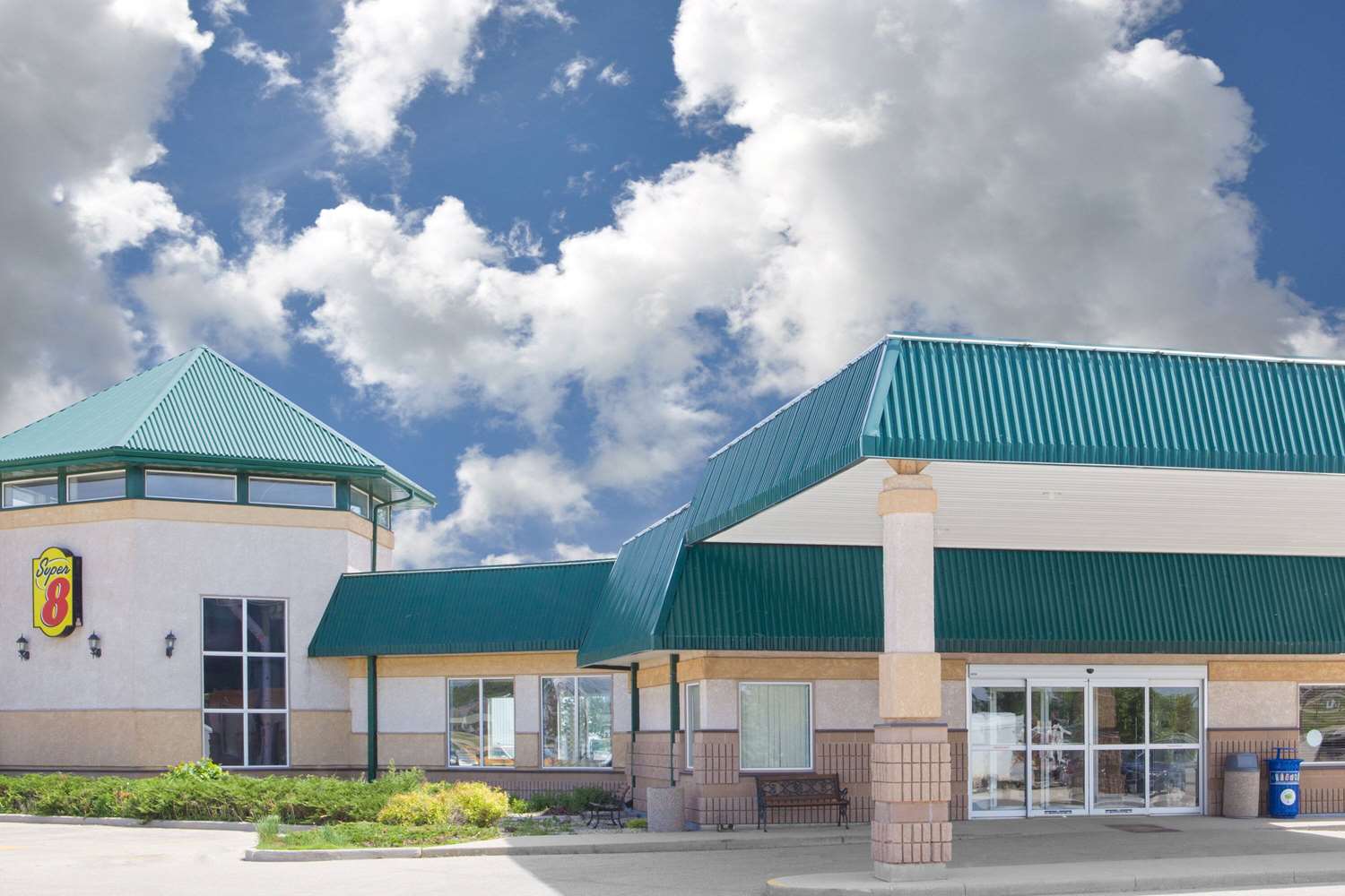 Фото Super 8 by Wyndham Portage La Prairie MB