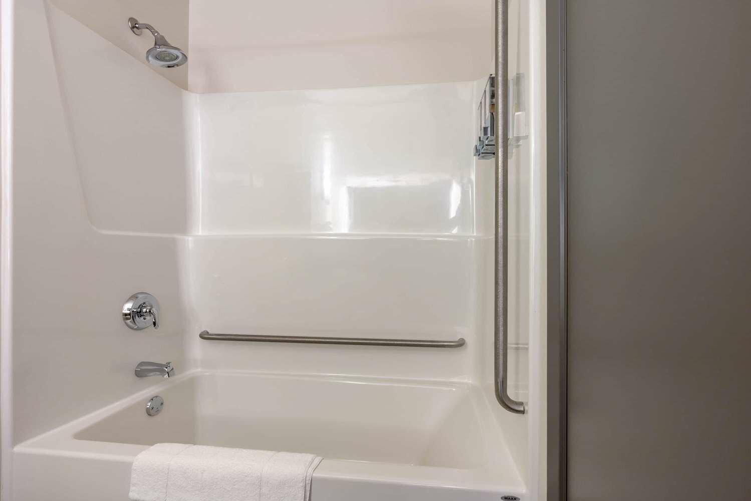 Фото Super 8 by Wyndham Winnipeg East Mb