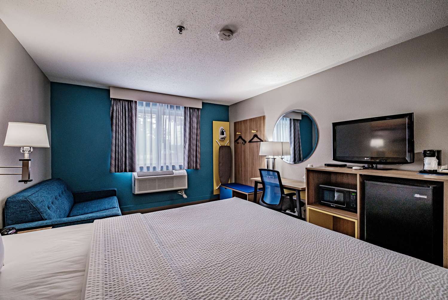 Фото Days Inn by Wyndham Brunswick Bath Area