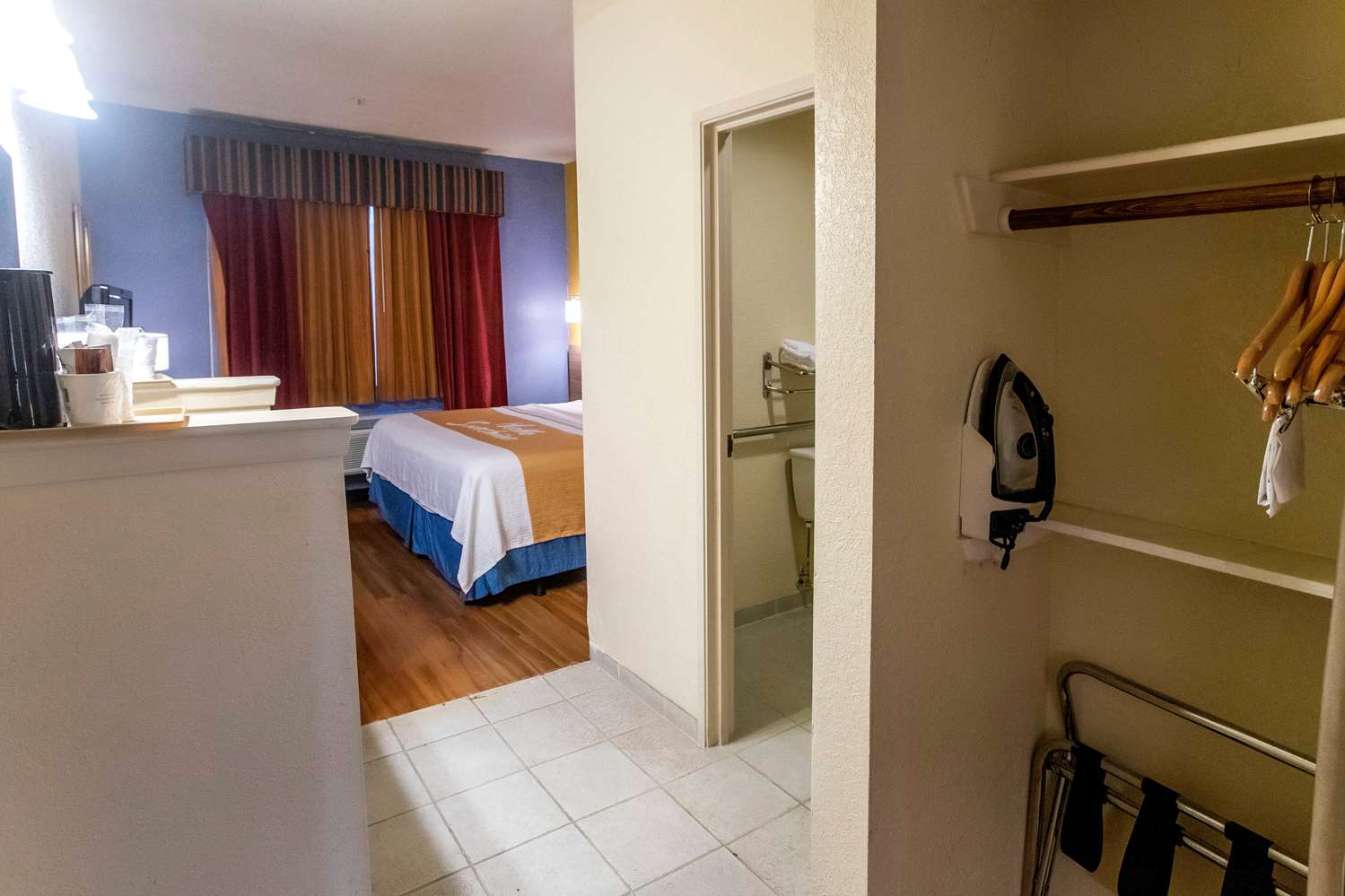 Фото Days Inn And Suites Houston North/Aldine