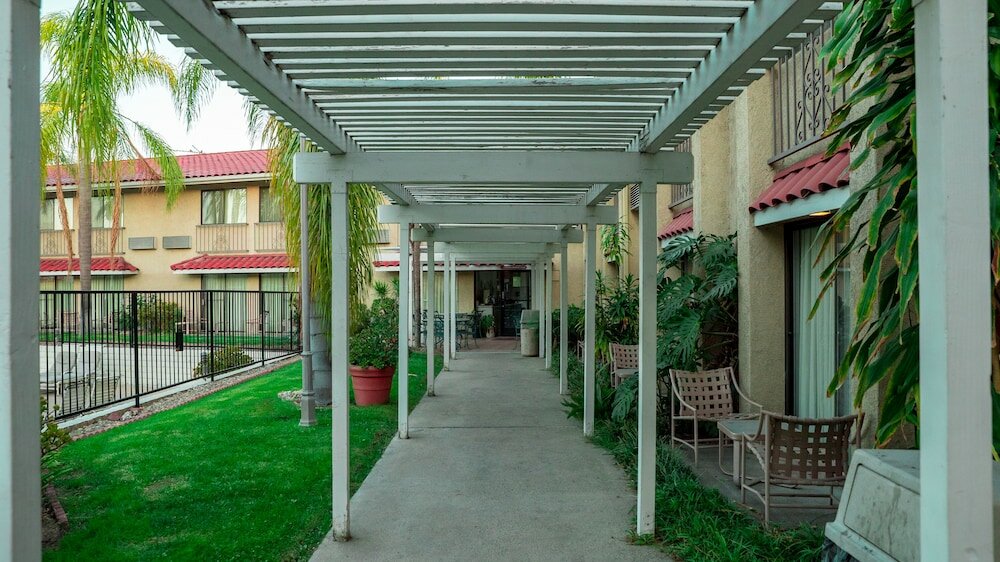 Фото Motel 6 Anaheim Hills