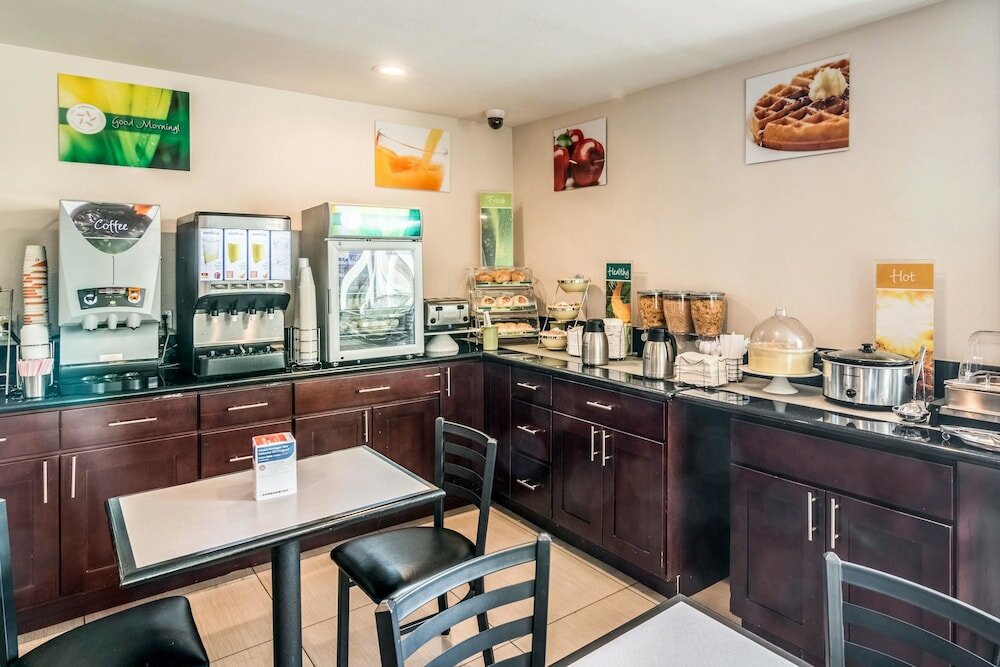 Фото Quality Inn & Suites near Downtown Bakersfield