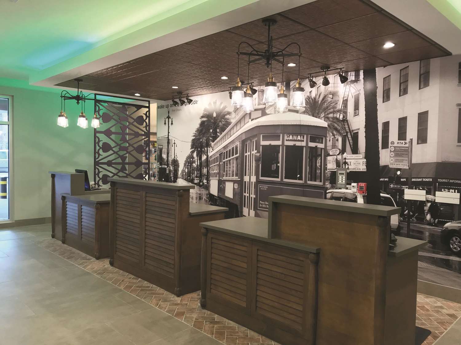 Фото La Quinta Inn & Suites by Wyndham New Orleans Downtown