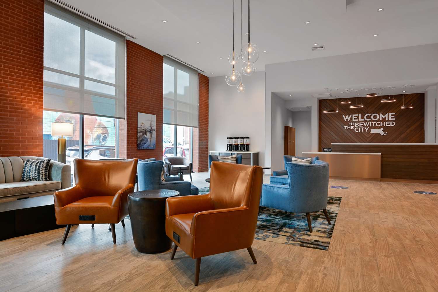 Фото Hampton Inn Salem Boston