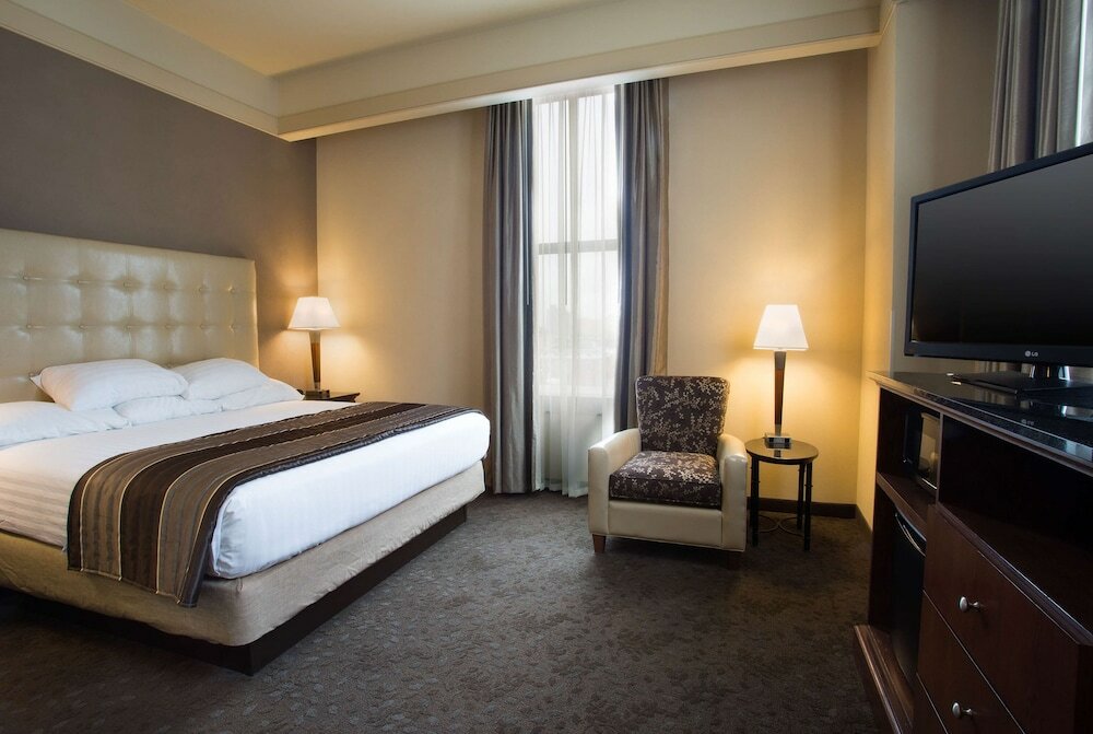 Фото Drury Plaza Hotel New Orleans