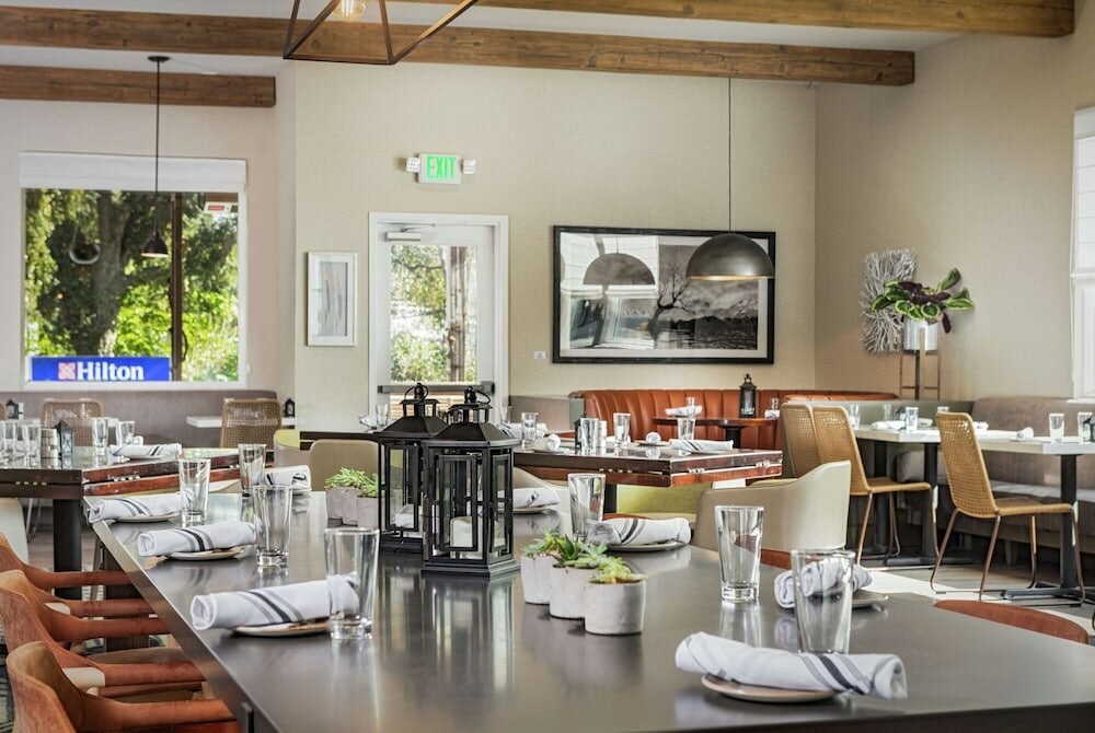 Фото Hilton Garden Inn Davis Downtown