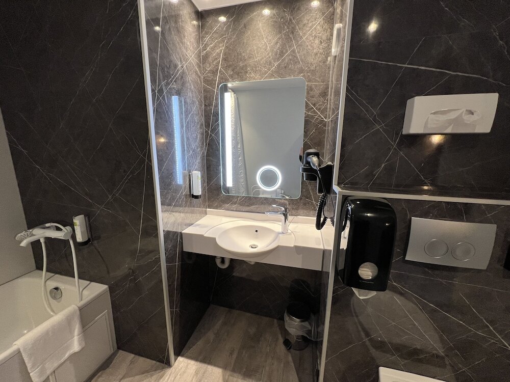 Фото Logis Hotel Restaurant des Acacias Lille Tourcoing