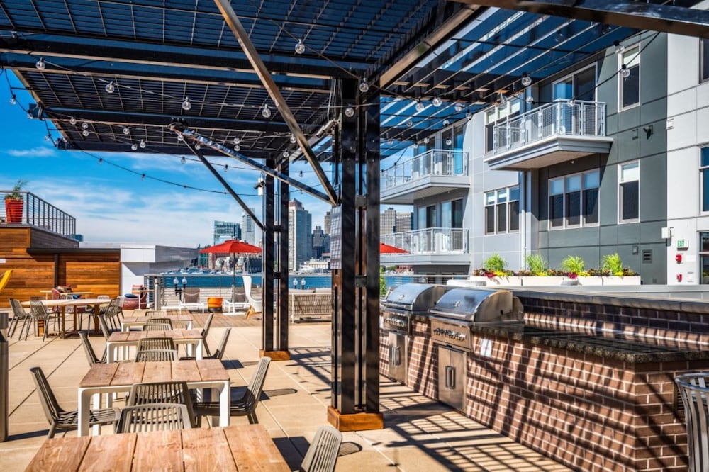 Фото Global Luxury Suites East Boston