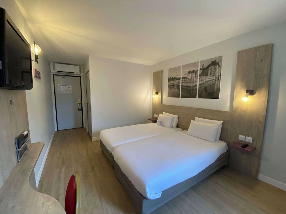 Фото Hotel Kyriad Saint Fargeau Ponthierry Apollonia