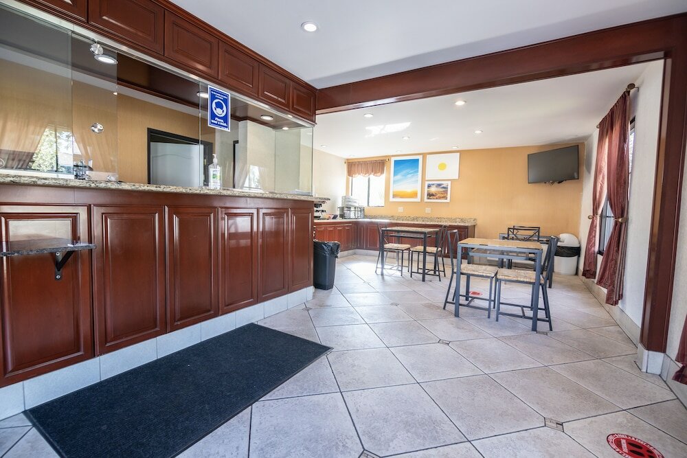 Фото Days Inn by Wyndham San Bernardino/Redlands